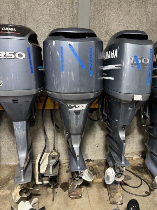 2005 Yamaha 250 hp F250 4-Stroke 25" Outboard Boat Motor V6 Nice Shape Counter