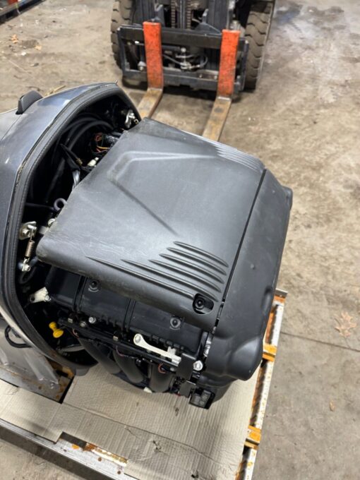 2013 Yamaha 300 hp F300 4-Stroke 30" Outboard Boat Motor V6 Counter Rotation LH,,