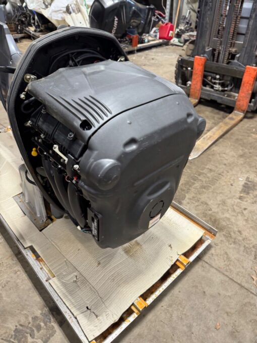 2013 Yamaha 300 hp F300 4-Stroke 30" Outboard Boat Motor V6 Counter Rotation LH,,