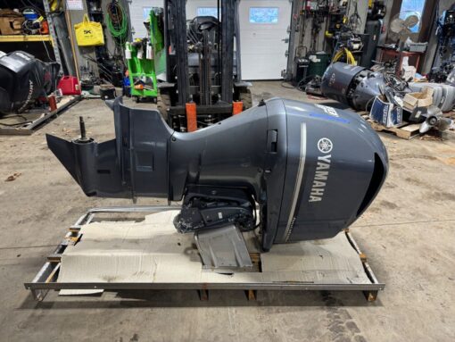 2013 Yamaha 300 hp F300 4-Stroke 30" Outboard Boat Motor V6 Counter Rotation LH