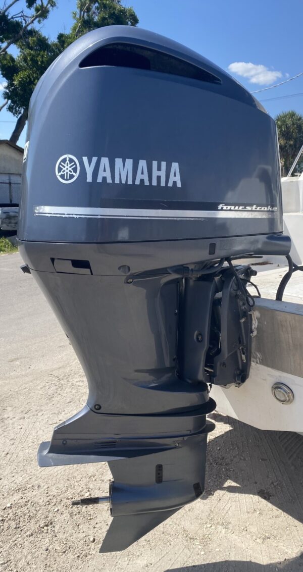 2012 Yamaha 300HP 4-Stroke EFI Outboard Motor – 25” Shaft – DEC – Fully Serviced – Smooth Running