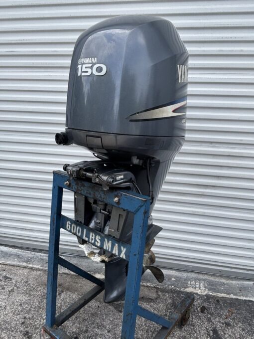 Pair of 2016 Suzuki 300 HP Four-Stroke Outboard Motors – Counter Rotating, 25” Shafts – EFI, Power Tilt & Trim – Includes Controls & Harnesses - Image 2