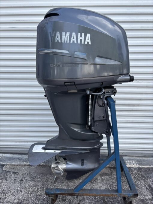 2004 Yamaha 200 HP Four-Stroke Outboard Motor – F200TLRC – EFI – 25” Shaft – Power Tilt & Trim – Runs Perfect