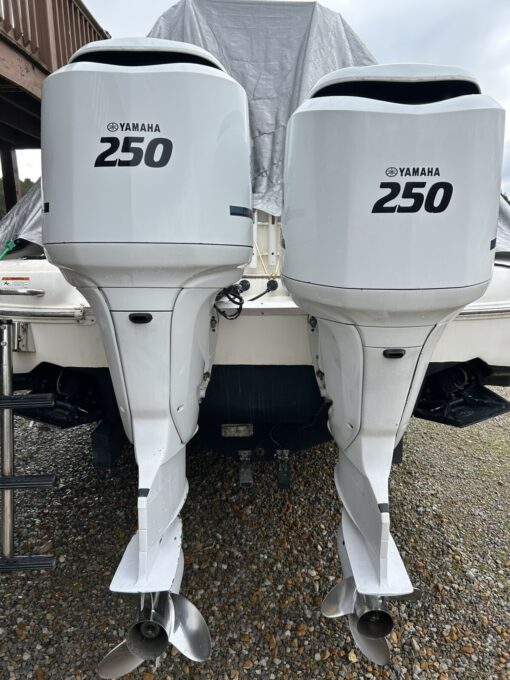 2005 Yamaha F250 Outboard Motors – Twin 250HP 4-Strokes – 25”/30” Shafts – Rebuilt Powerheads – Controls Included