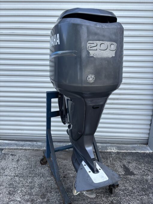 2004 Yamaha 200 HP Four-Stroke Outboard Motor – F200TLRC – EFI – 25” Shaft – Power Tilt & Trim – Runs Perfect - Image 4