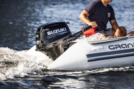 New Suzuki DF15AS5 15HP 4-Stroke Outboard Motor – 15” Shaft, EFI, Tiller – 5-Year Warranty - Image 4