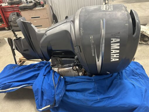 2007 Yamaha F225 Outboard Motor – 225HP – 4-Stroke – 25" Shaft – Freshwater Use – 902 Hours - Image 4
