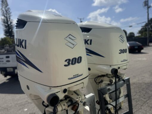 Pair of 2016 Suzuki 300 HP Four-Stroke Outboard Motors – Counter Rotating, 25” Shafts – EFI, Power Tilt & Trim – Includes Controls & Harnesses - Image 5