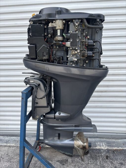 Pair of 2016 Suzuki 300 HP Four-Stroke Outboard Motors – Counter Rotating, 25” Shafts – EFI, Power Tilt & Trim – Includes Controls & Harnesses - Image 5