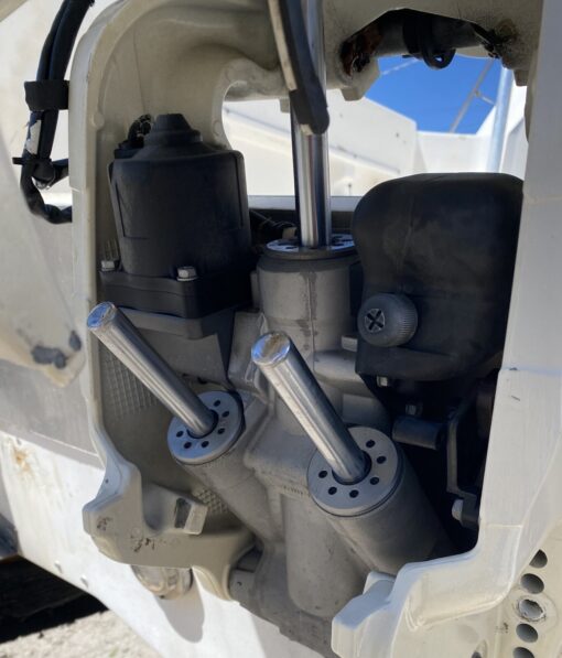2021 Suzuki DF350 350HP Dual Prop 4-Stroke Outboard Motor – 30” Shaft – Excellent Condition - Image 6