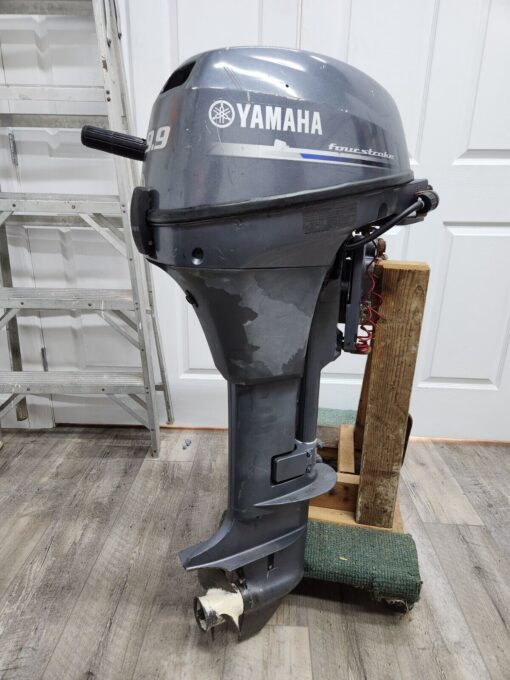 Yamaha 9.9HP 4-Stroke Outboard Motor | F9.9MLH | Portable | Manual Start | 20" Shaft | Pre-Owned - Image 6