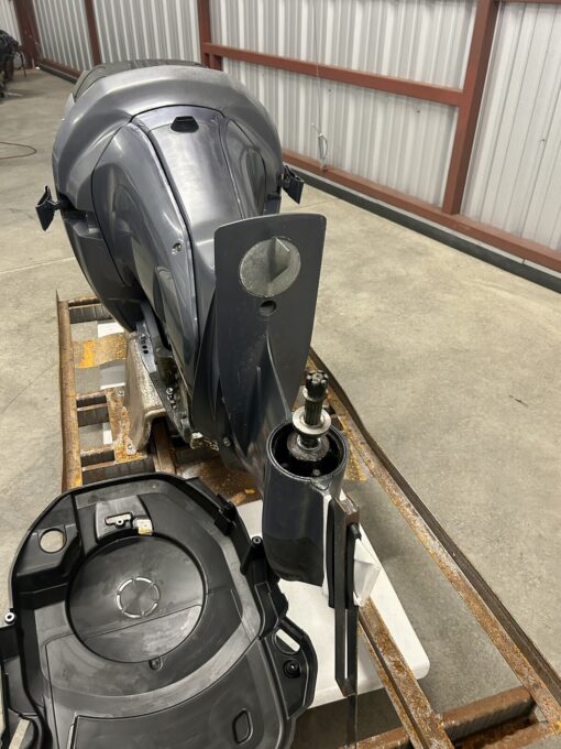 2007 Yamaha F225 Outboard Motor – 225HP – 4-Stroke – 25" Shaft – Freshwater Use – 902 Hours - Image 8
