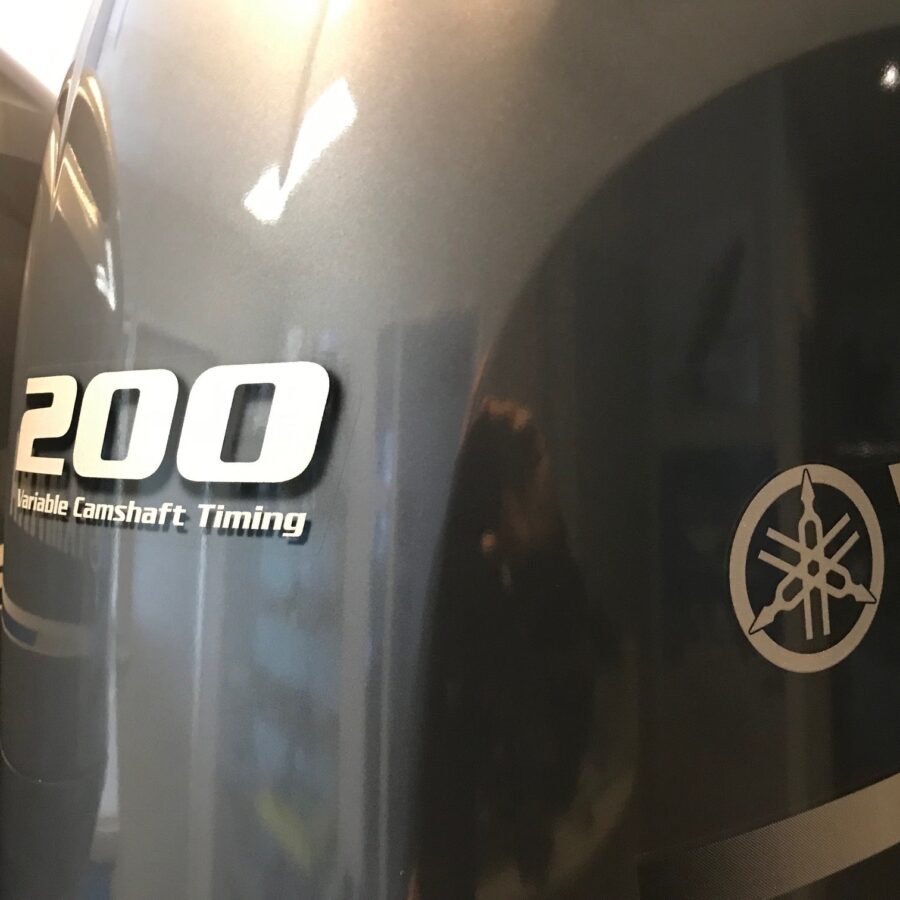 Yamaha 200 HP long shaft F200 XC (including remote control, gauge and propeller)